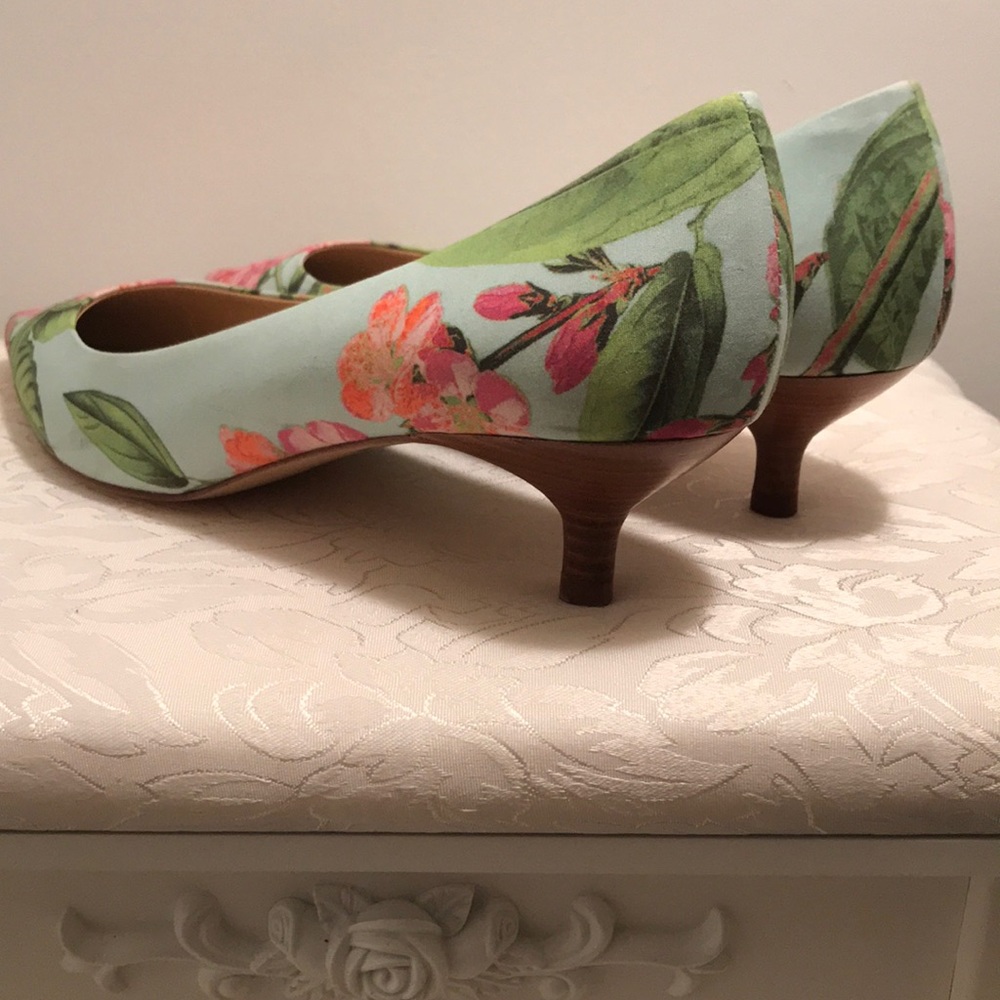 🎈SOLD 🎈 Pippa Watercolor Floral Pumps | Talbots - Picture 4 of 8